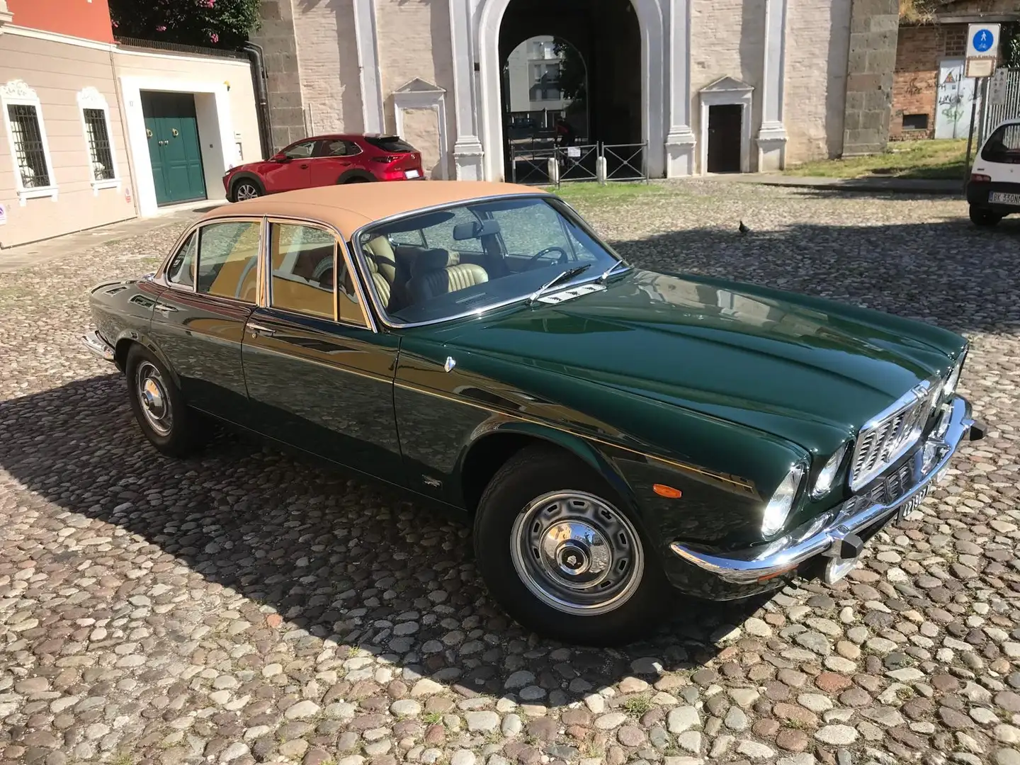 Jaguar XJ6 4.2 Зелений - 1