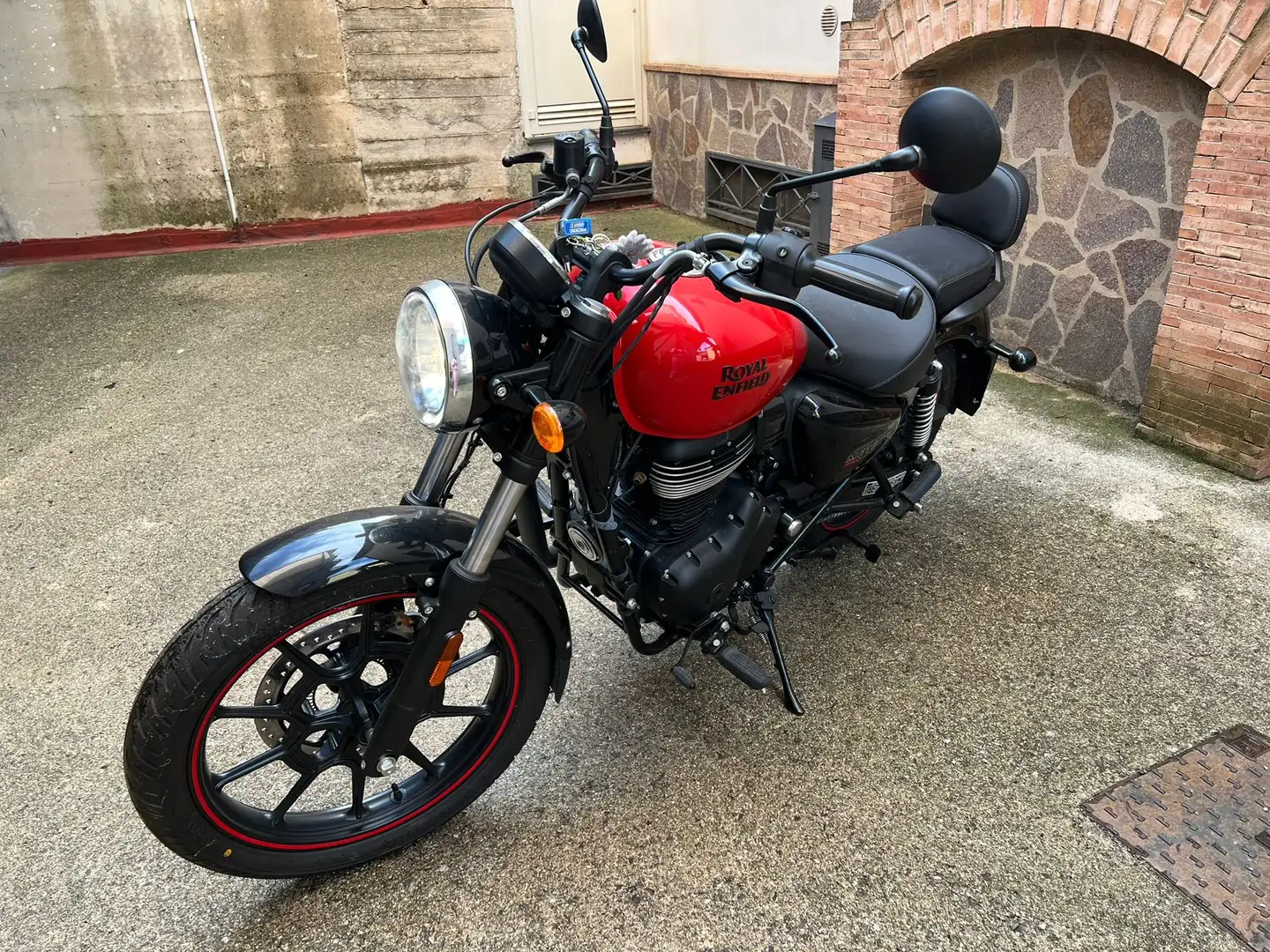 Royal Enfield Meteor 350 Fireball red Rosso - 2