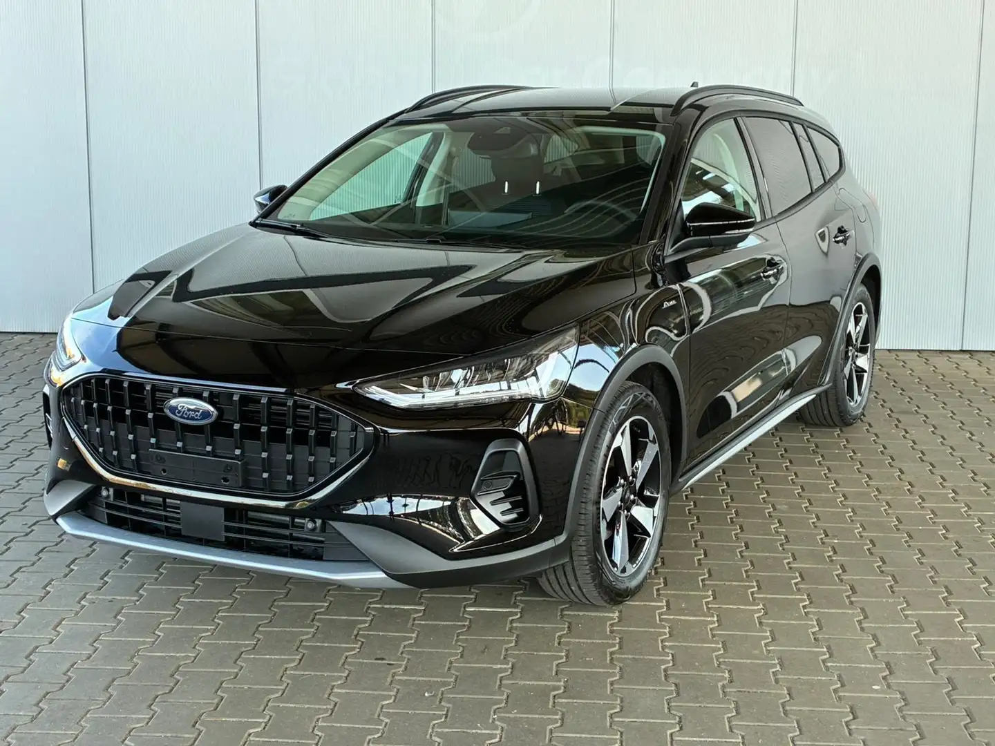 Ford Focus Turnier Active X 1.0 7AT /  Winterpaket PDC V&H... Schwarz - 1
