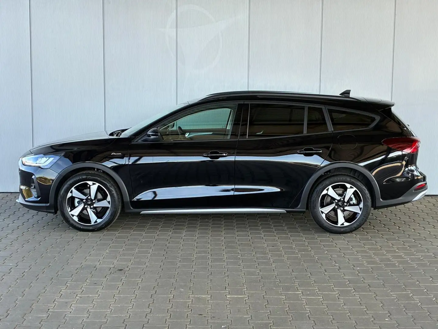Ford Focus Turnier Active X 1.0 7AT /  Winterpaket PDC V&H... Schwarz - 2