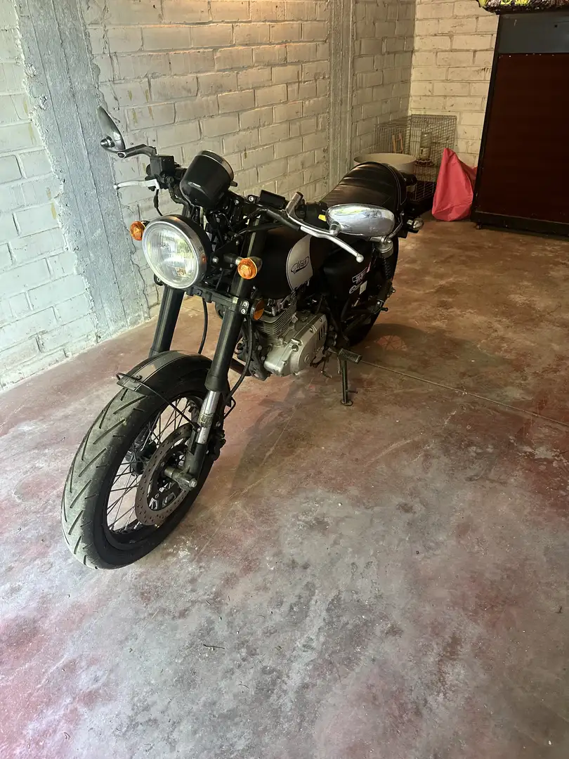 Mash Café Racer - 2