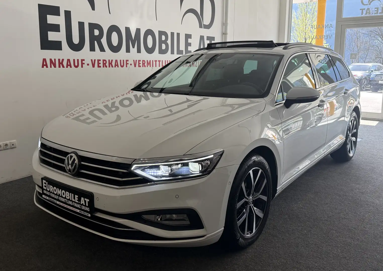 Volkswagen Passat Variant Business PANO*RFK*AHK*TOTW*LR-HZG*MATRIX*ISOFIX* Weiß - 1