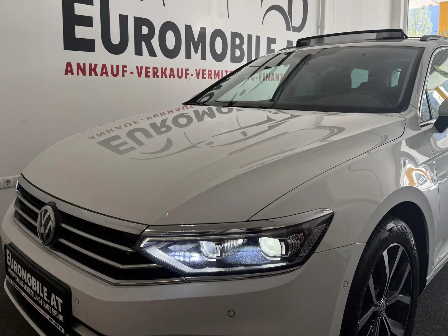 Volkswagen Passat Variant Business PANO*RFK*AHK*TOTW*LR-HZG*MATRIX*ISOFIX* Weiß - 2
