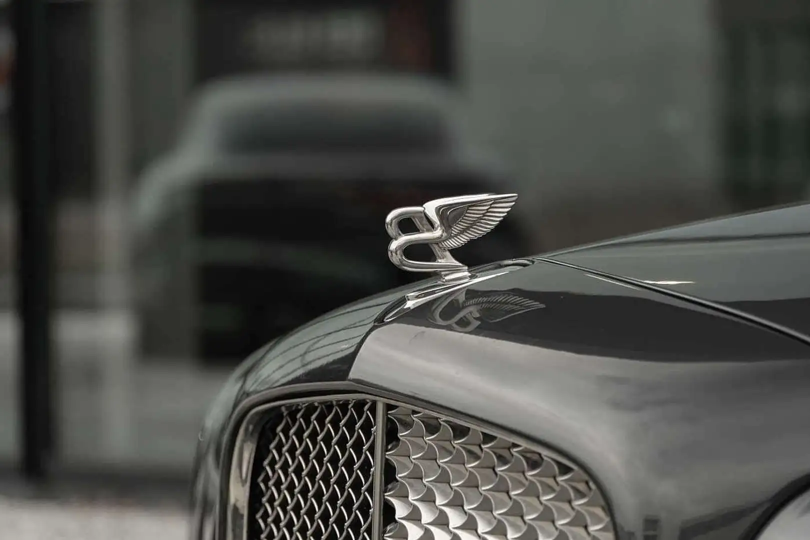 Bentley Brooklands Flying B Mascot Mulliner 1st Hand Grau - 2