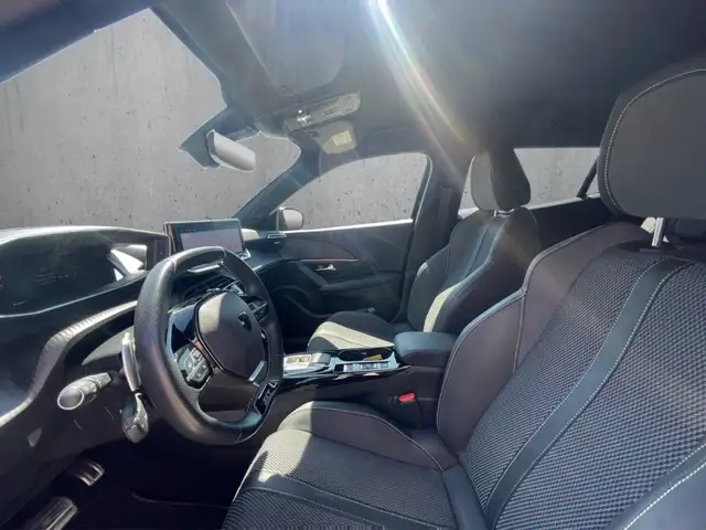 Peugeot 2008 view 9