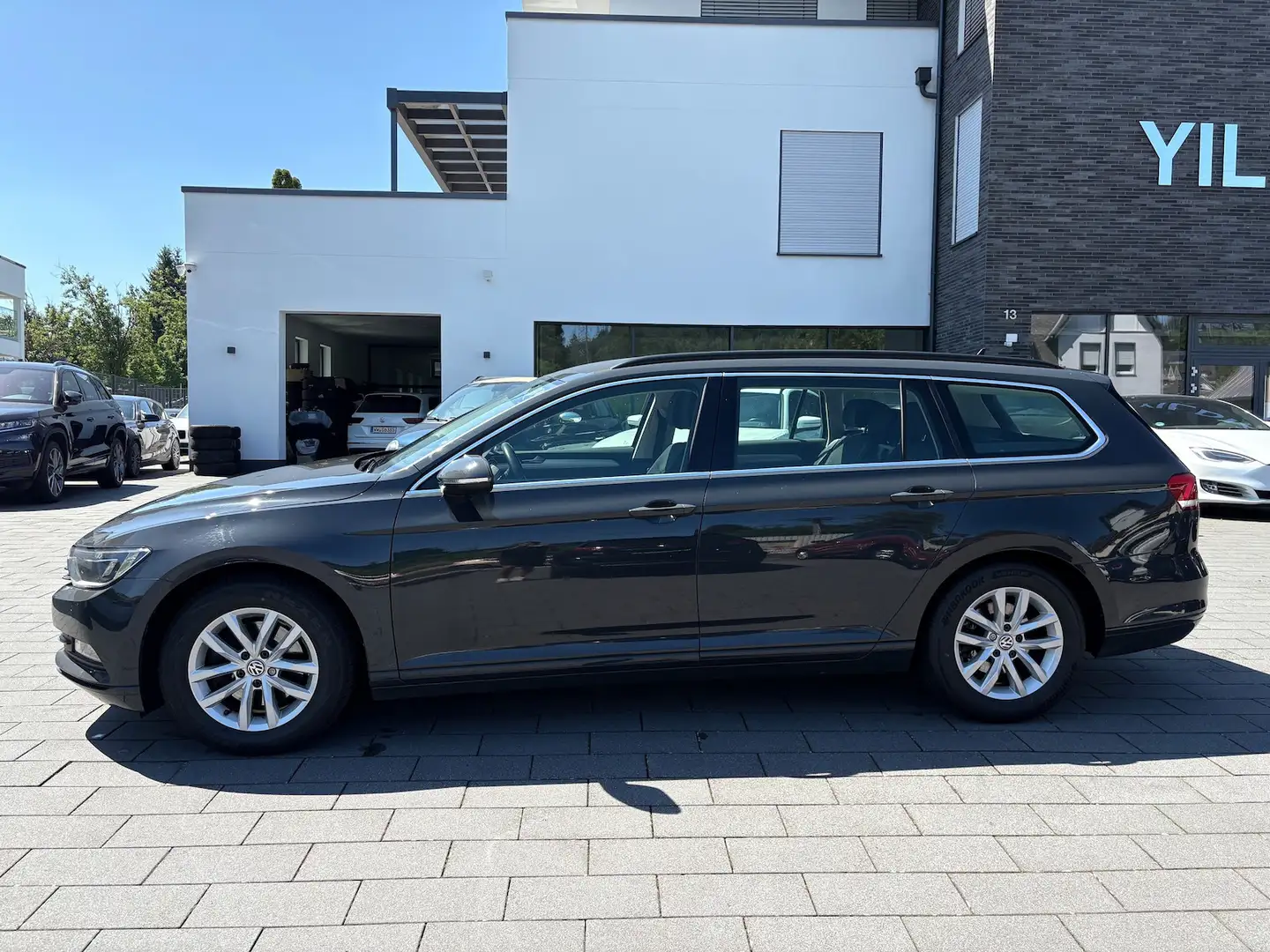 Volkswagen Passat 2.0 TDI Variant *NAVIGATION *AHK *ACC Grau - 2
