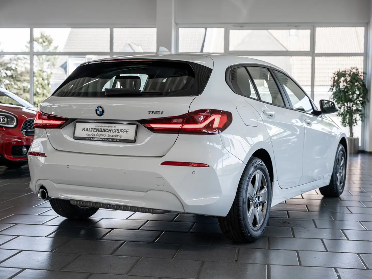 BMW 116 i Advantage LED W-LAN NAVI SHZ PDC KLIMA Weiß - 2