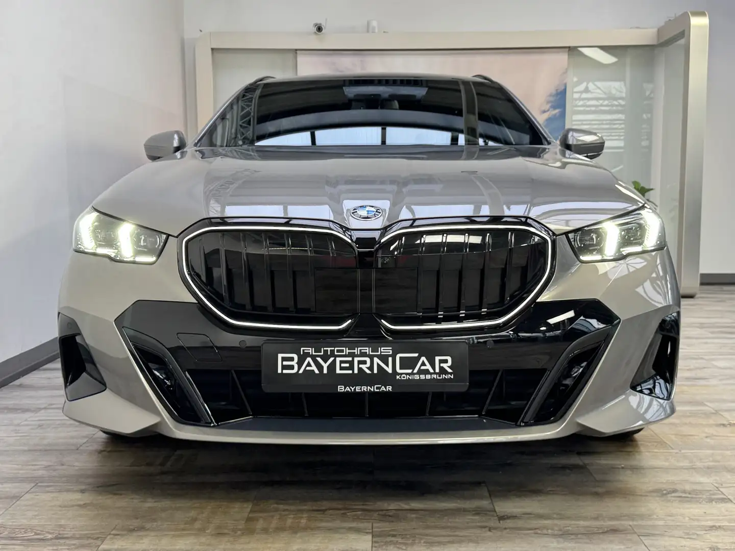 BMW 540 xDrive M Sport Pro AHK Pano Sitzlüftung ACC Grigio - 2