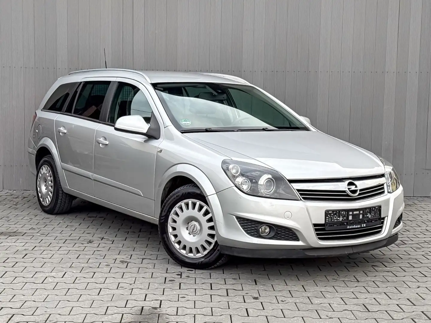 Opel Astra 1.6 Innovation Bi-XENON|TEMPO|KEYLESS|NAVI Silber - 2