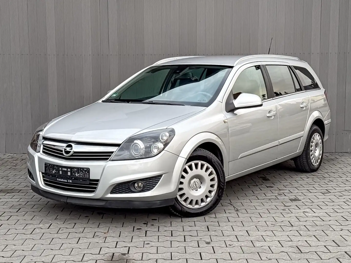 Opel Astra 1.6 Innovation Bi-XENON|TEMPO|KEYLESS|NAVI Silber - 1