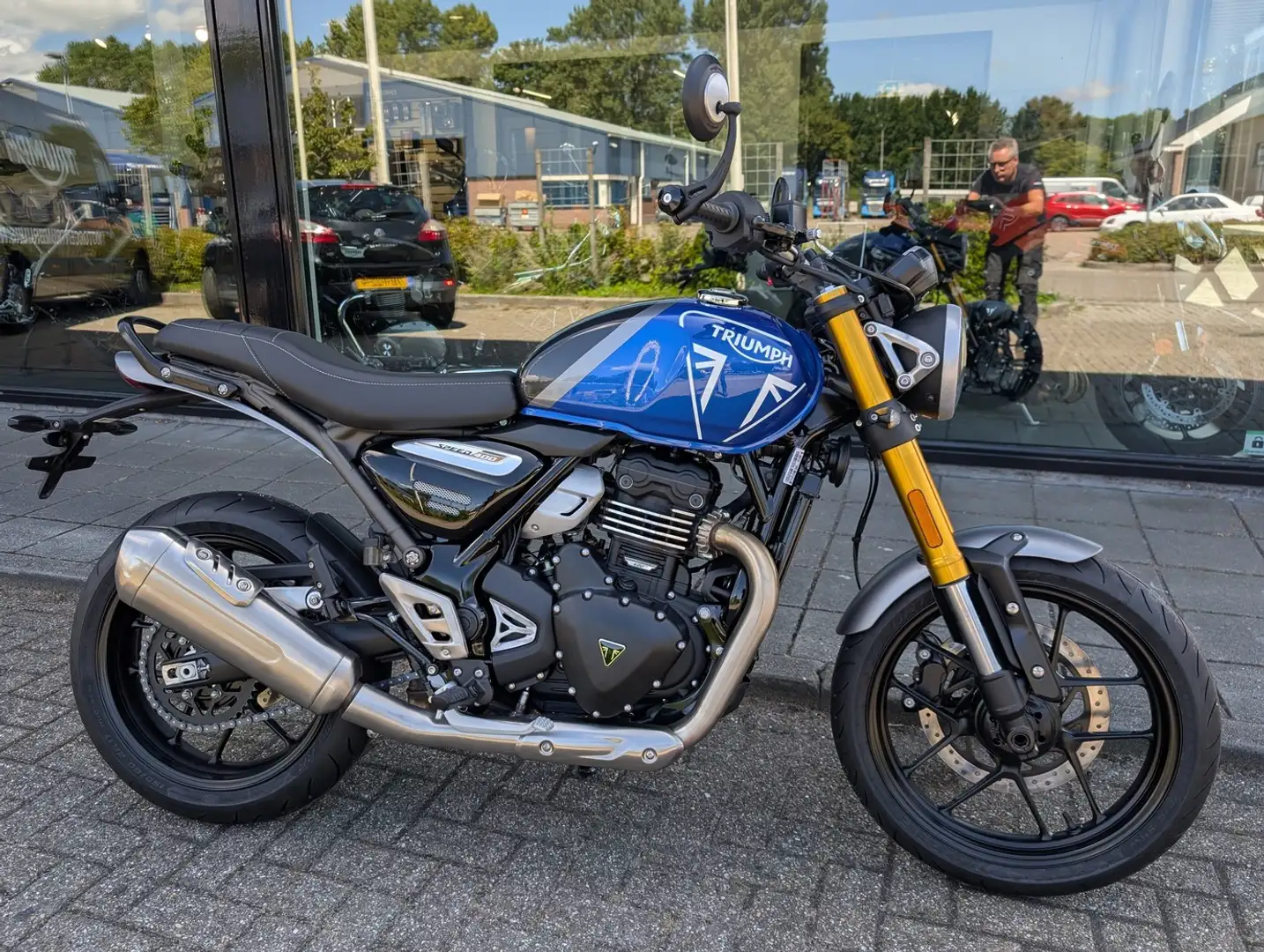 Triumph Speed 400 Nu met 350,- accessoires! Blauw - 1