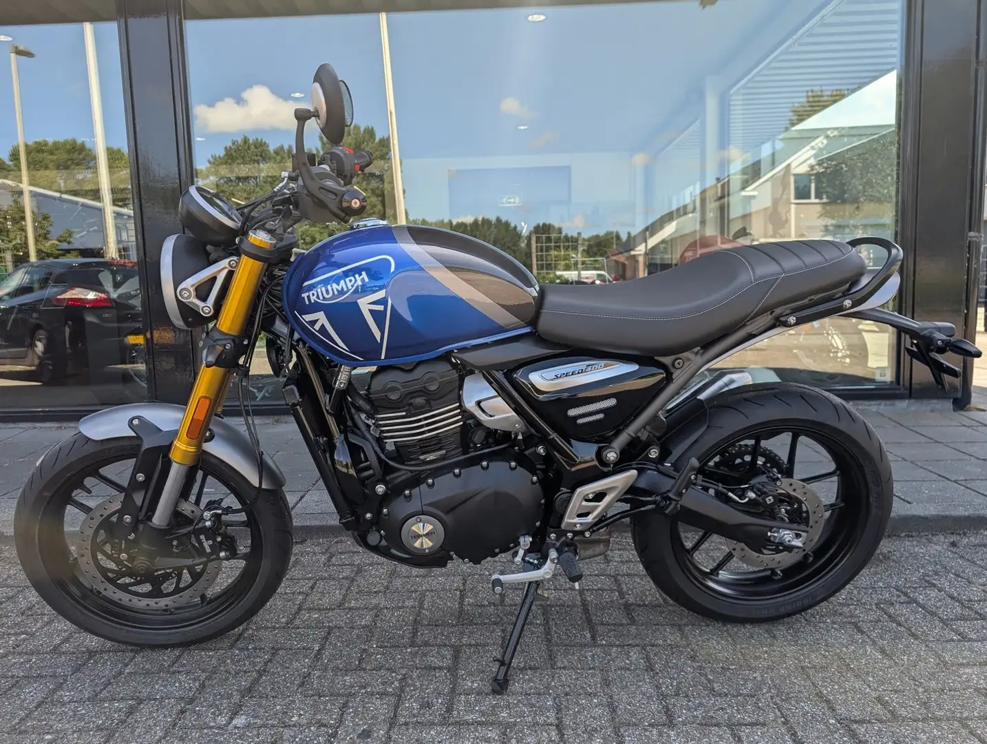 Triumph Speed 400 Nu met 350,- accessoires! Blauw - 2
