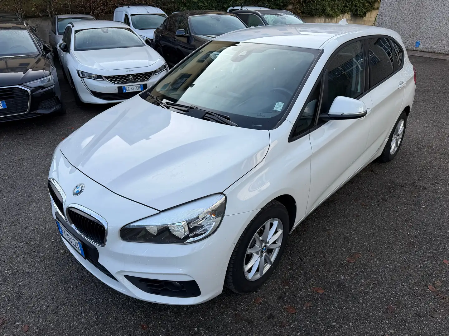 BMW 220 Serie 2 Active Tourer 220d Xdrive luxury auto Alb - 1