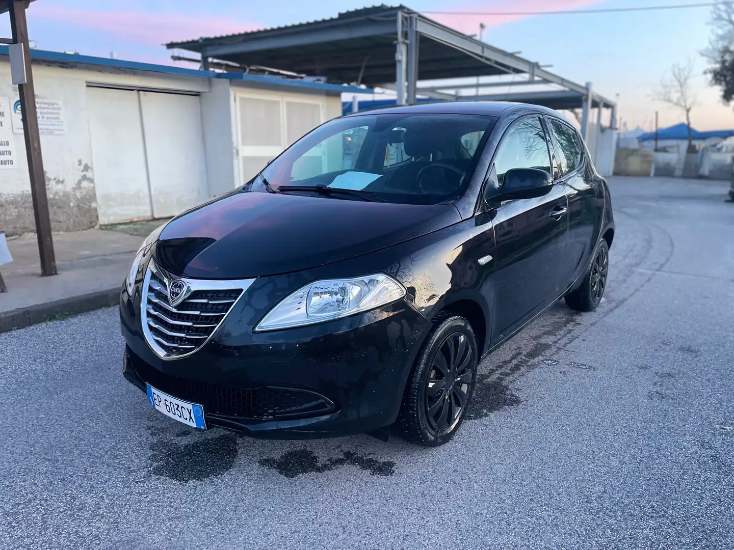 Lancia Ypsilon 1.2 8v Gold 69cv Negru - 1