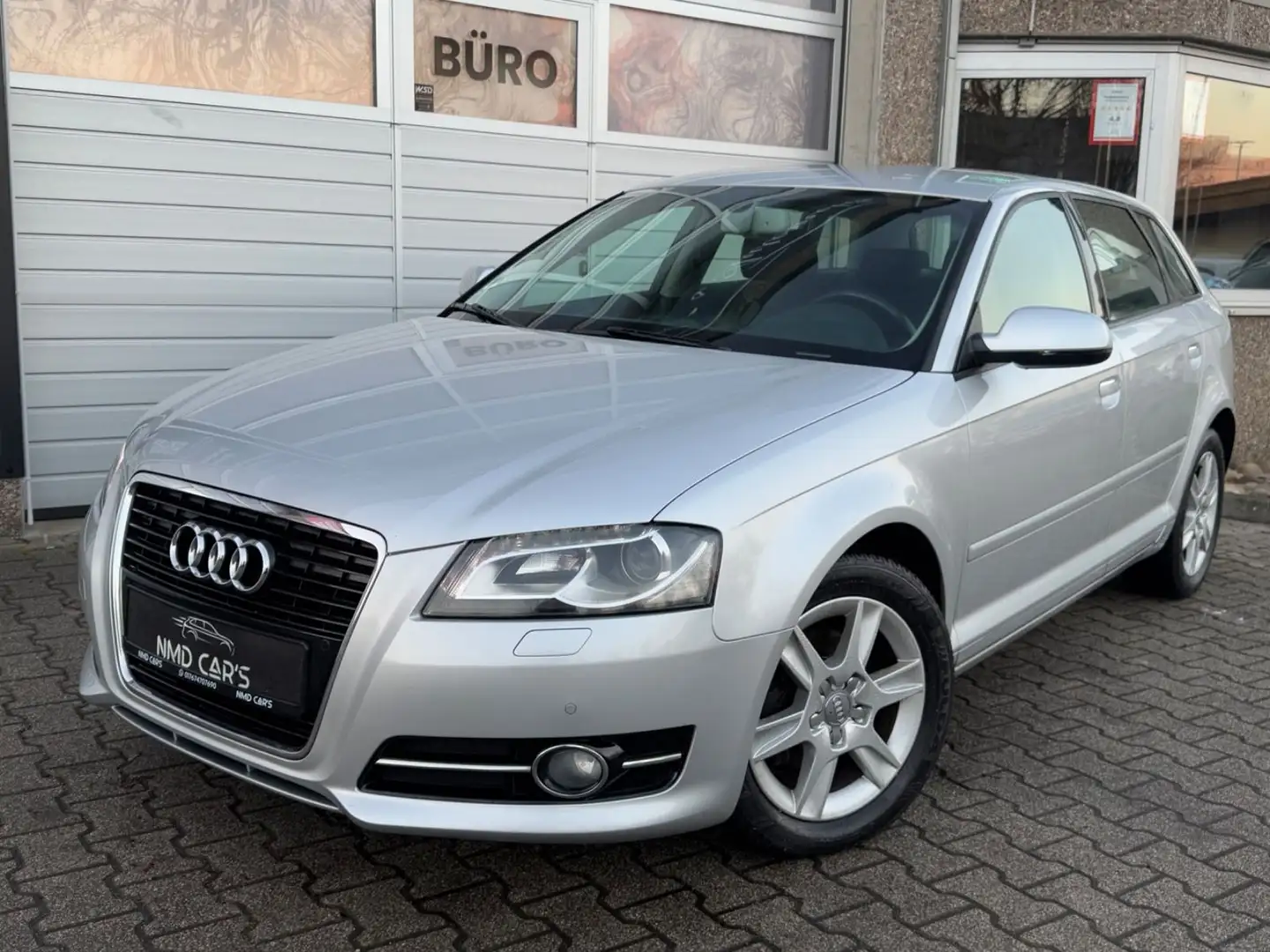 Audi A3 Sportback 1.4 TFSI Ambiente AUTOMATIK/BIXENON Silber - 2