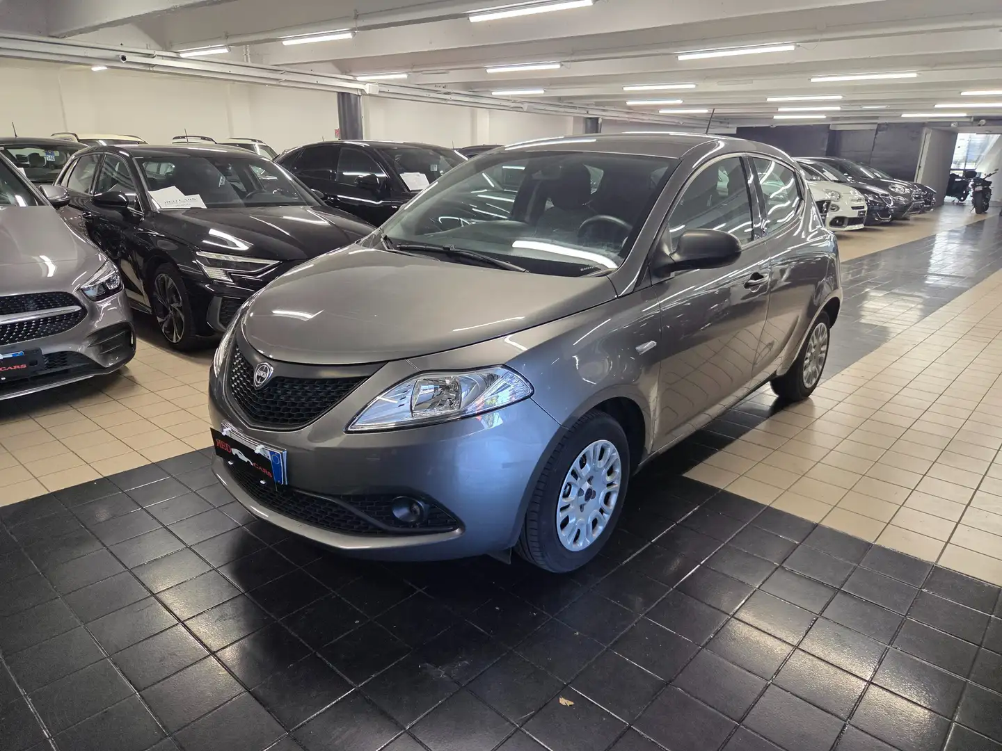 Lancia Ypsilon 1.2 Silver ecochic Gpl 69cv Gris - 2
