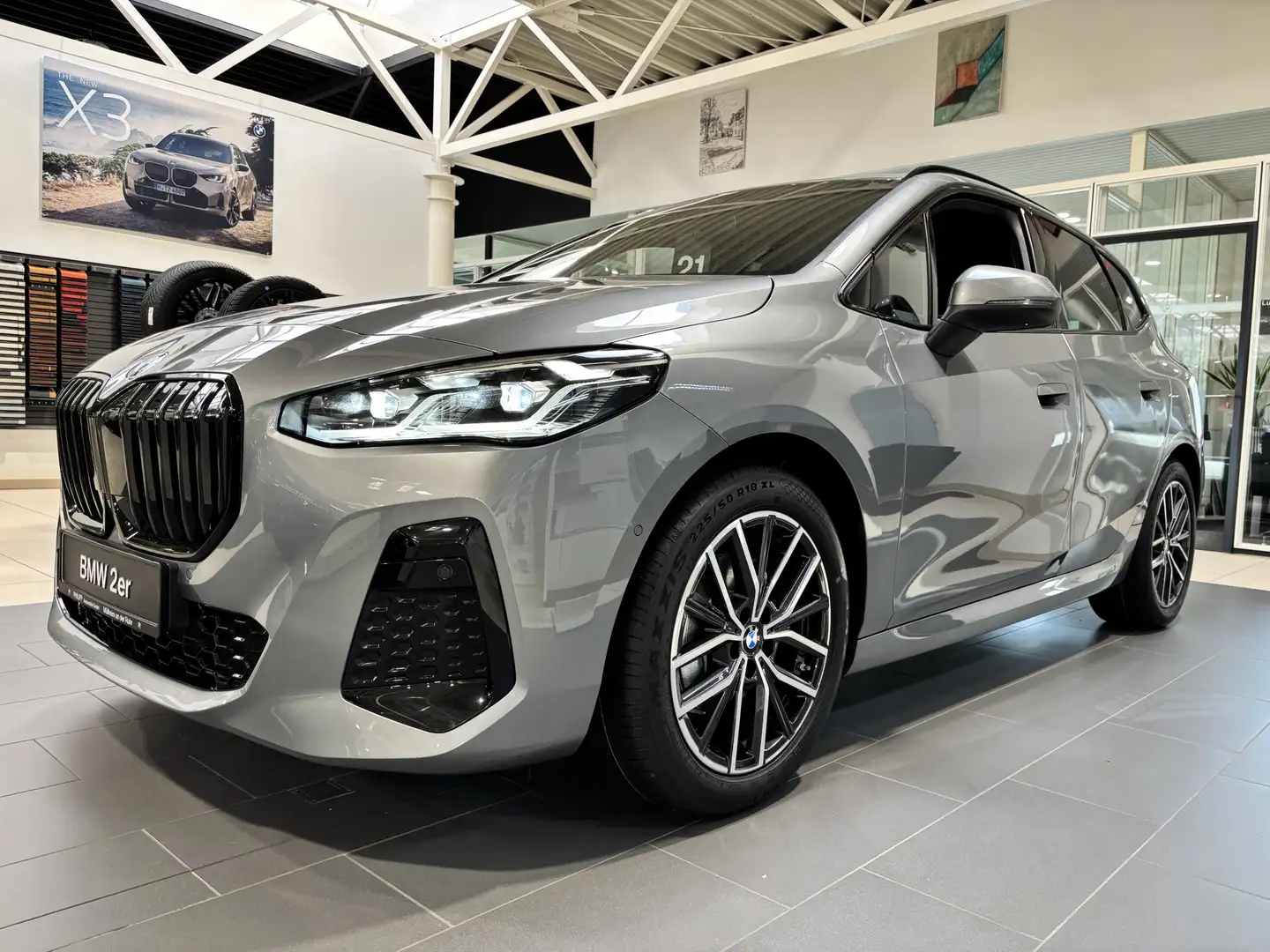 BMW 220 i Active Tourer M Sportpaket AHK 18" Premium Gri - 2