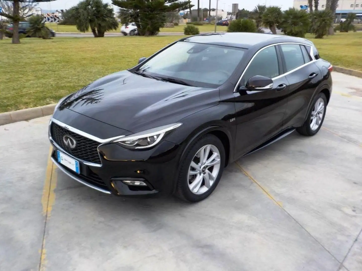 Infiniti Q30 2.2 diesel DCT AWD Premium Nero - 2