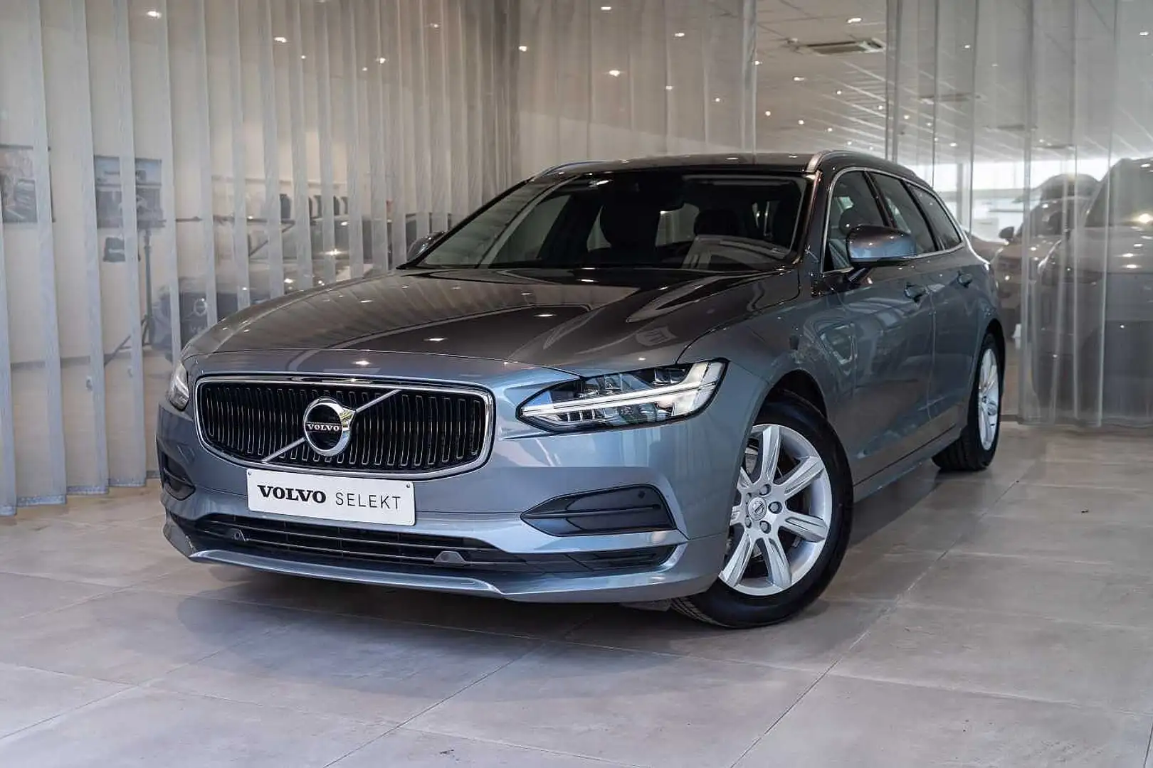 Volvo V90 Momentum D3 Geartronic Grijs - 1