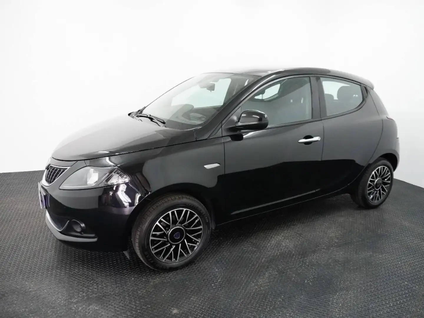 Lancia Ypsilon 1.0 firefly hybrid Platino s&s 70cv Schwarz - 2