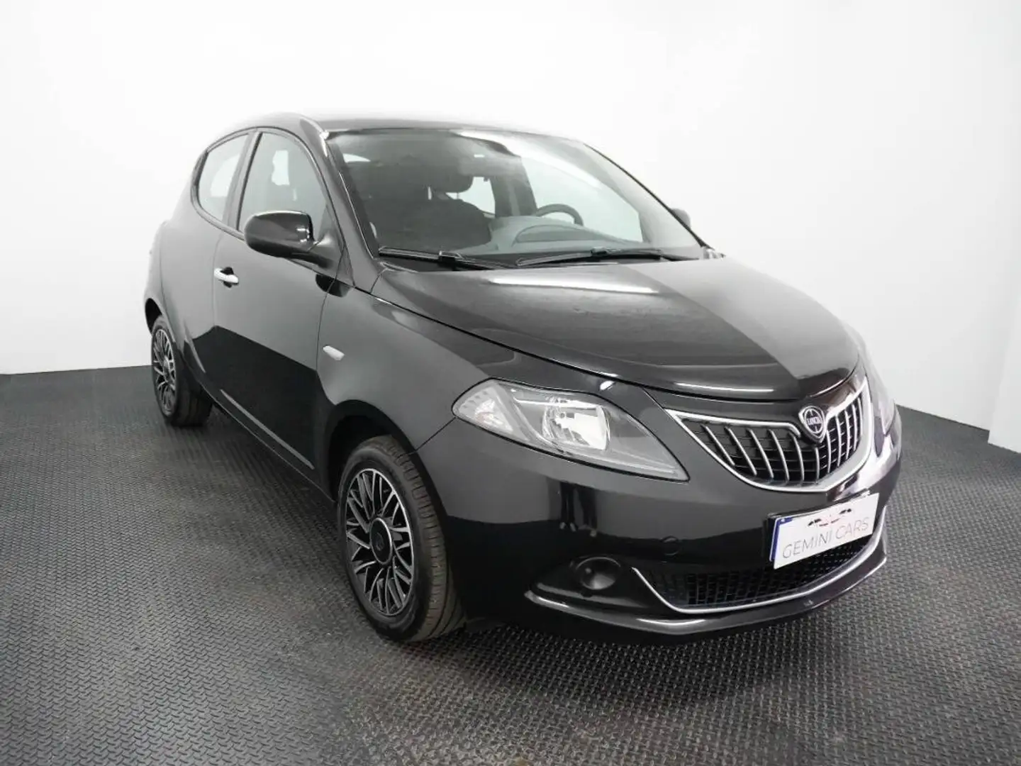 Lancia Ypsilon 1.0 firefly hybrid Platino s&s 70cv Noir - 1
