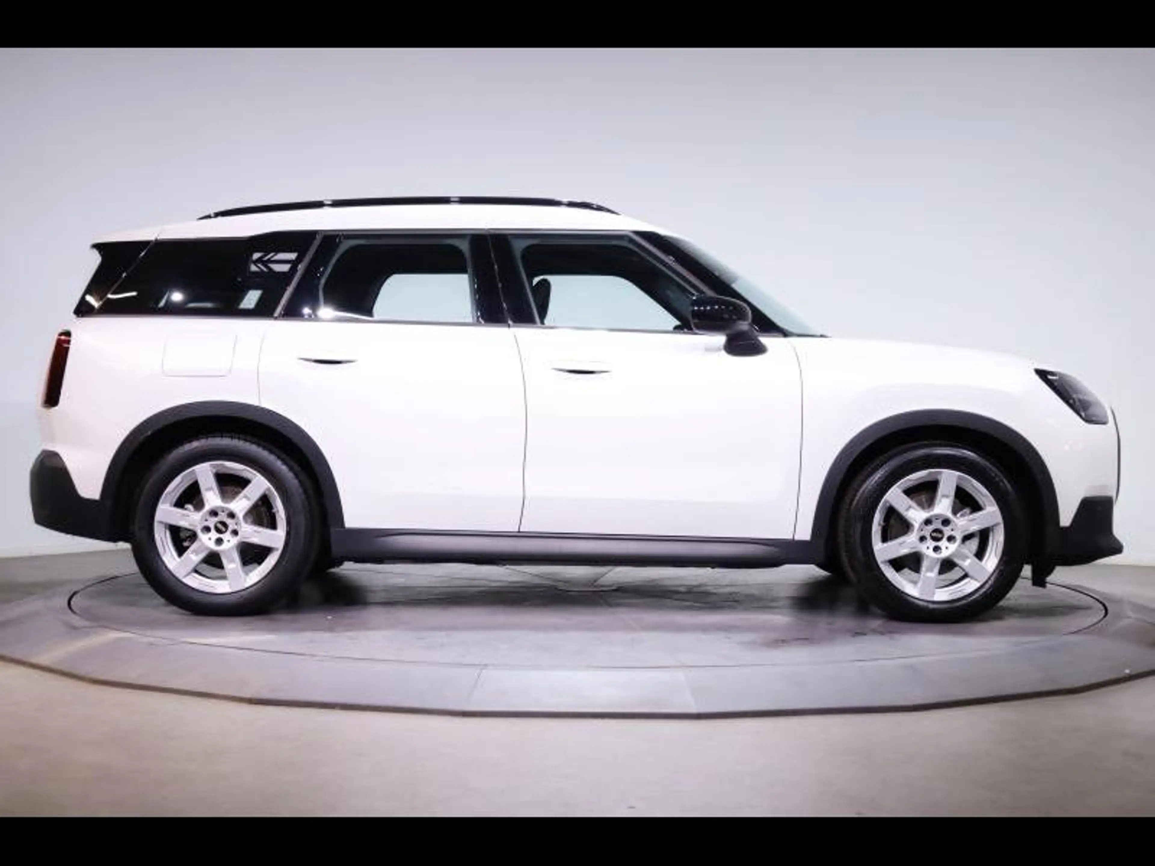 MINI Countryman E — photo 3