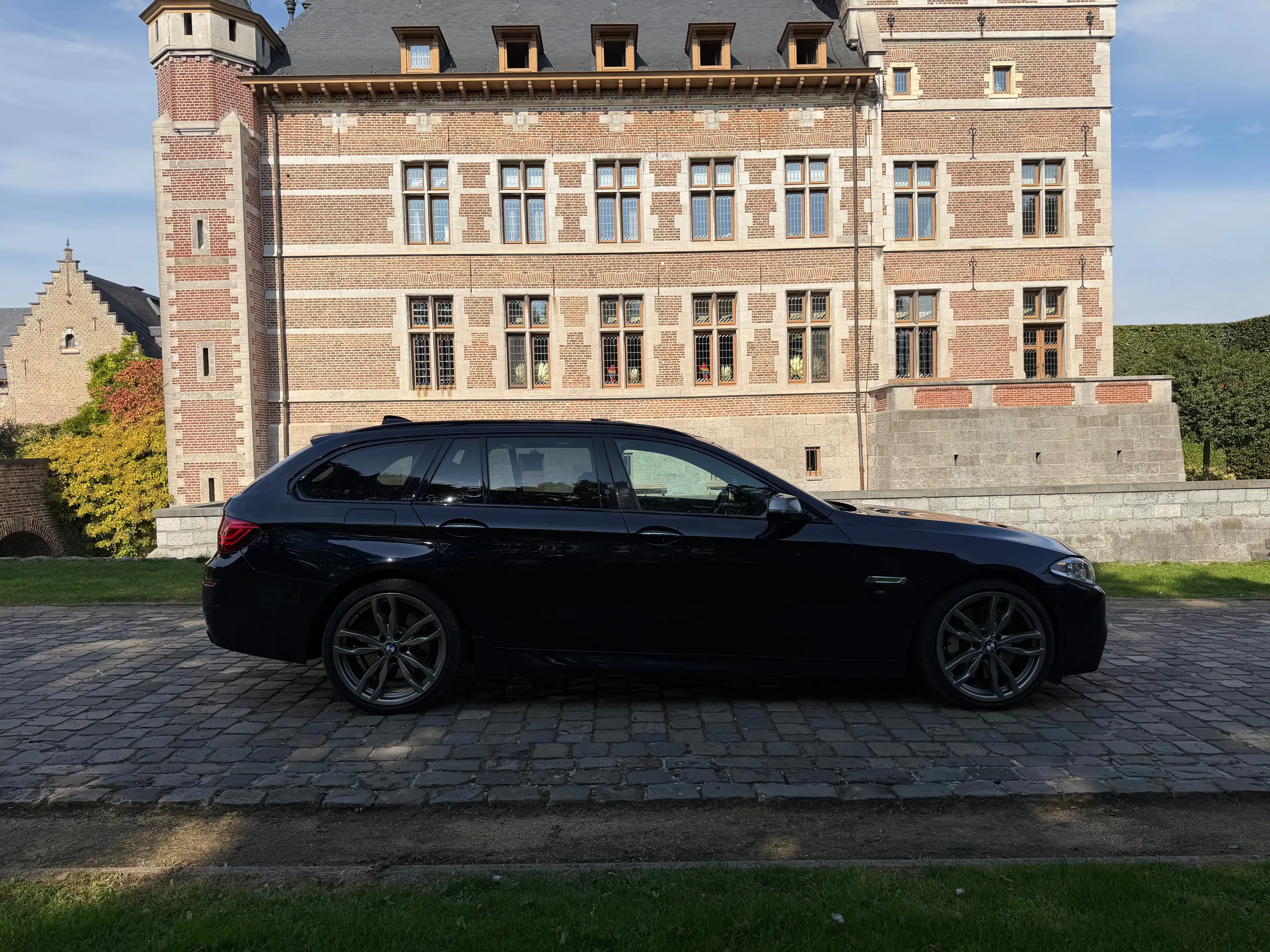 BMW M550 d xDrive LCI *FULL LED*PANO*HUD*H&K*SOFT CLOSE*EURO6b*381 PK*FULL OPTION — photo 10