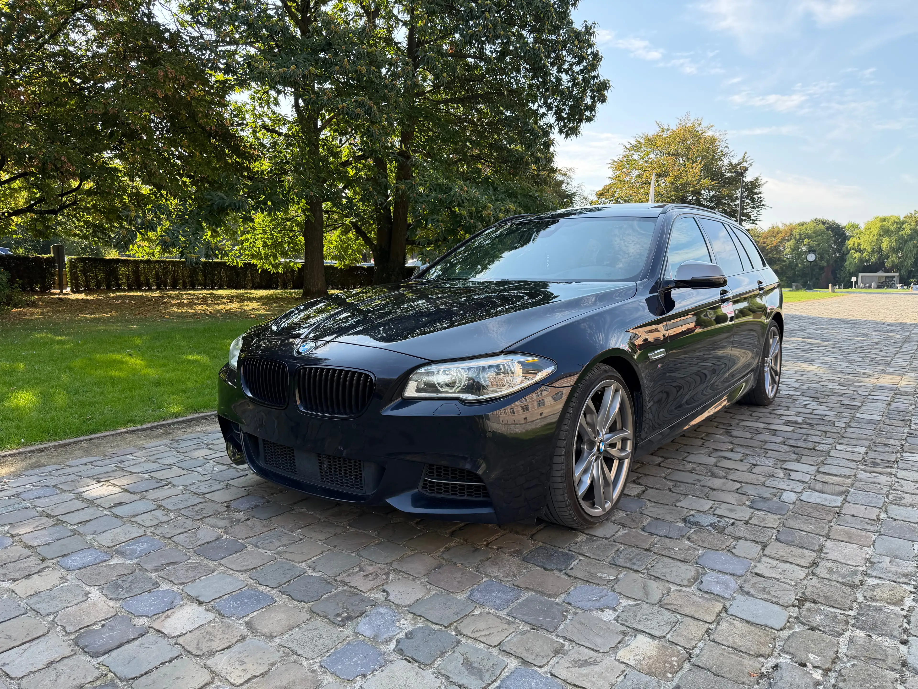 BMW M550 d xDrive LCI *FULL LED*PANO*HUD*H&K*SOFT CLOSE*EURO6b*381 PK*FULL OPTION — photo 5