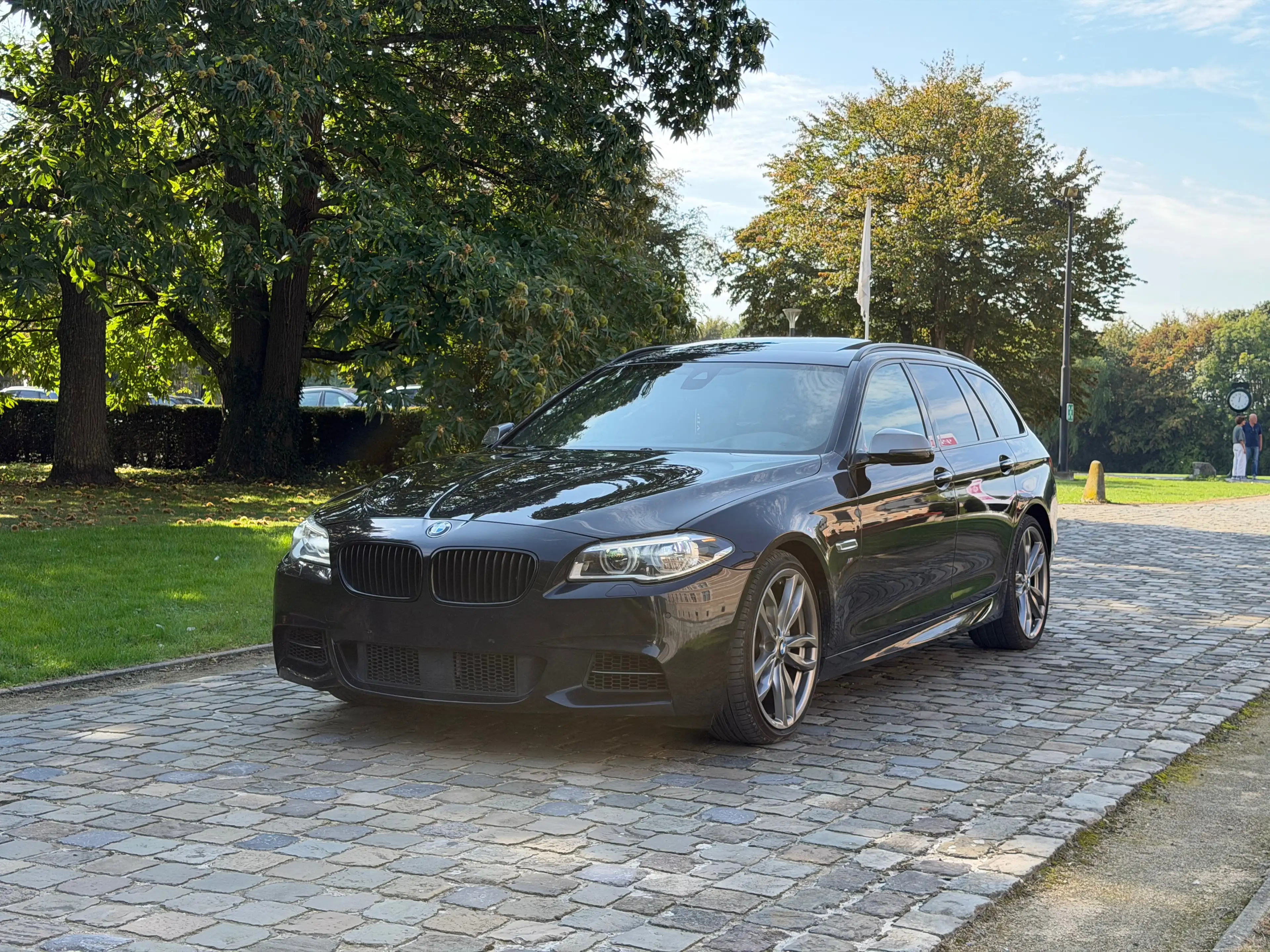 BMW M550 d xDrive LCI *FULL LED*PANO*HUD*H&K*SOFT CLOSE*EURO6b*381 PK*FULL OPTION — photo 4
