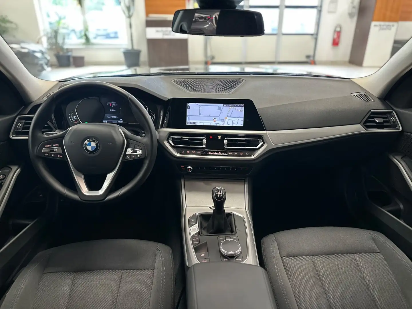 BMW 318 d/LCP+/Navi/LED/AHK/ActGuard+/KomfortZg Schwarz - 2