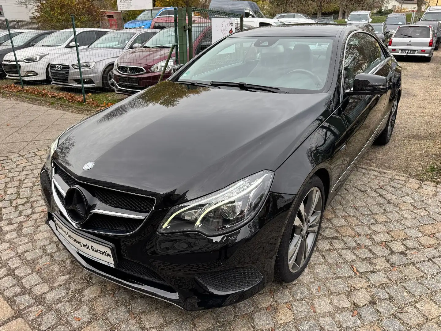 Mercedes-Benz E 200 Coupe Vollleder Navi PDC Schwarz - 1