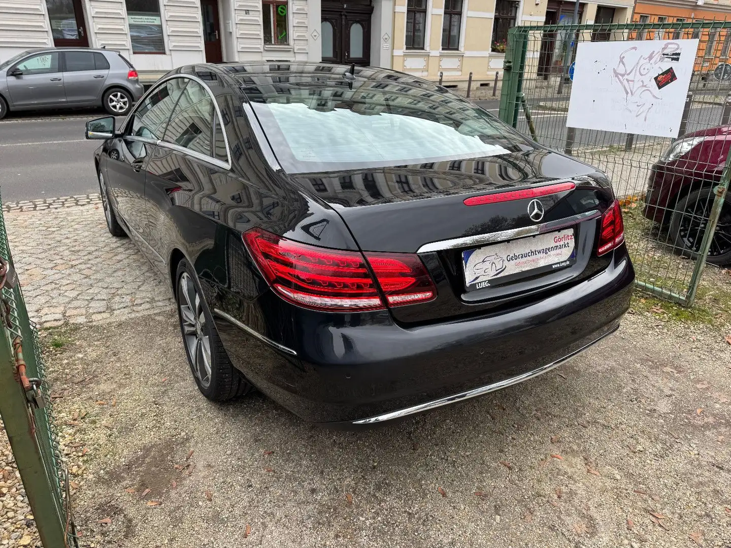 Mercedes-Benz E 200 Coupe Vollleder Navi PDC Schwarz - 2