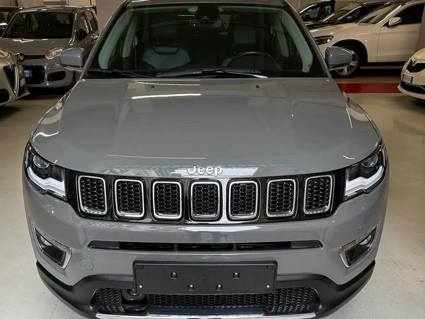 Jeep Compass JEEP COMPASS 1.TURBO T4 130 4X2 LIMITED siva - 1
