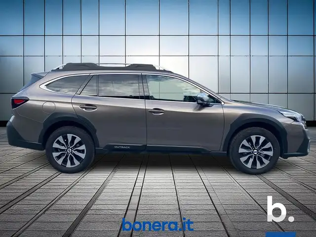 Subaru Outback view 4