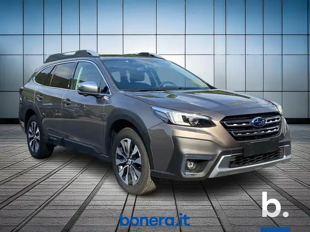 Subaru Outback view 3