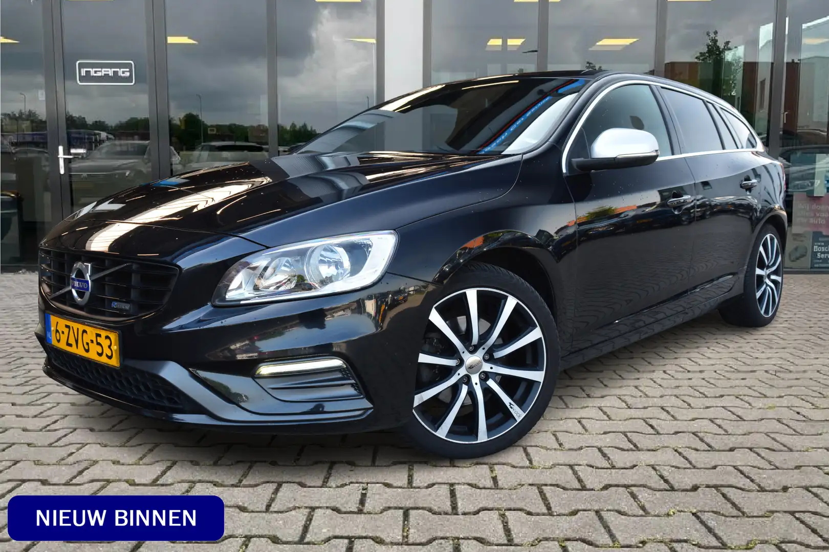 Volvo V60 1.6 T3 R-Design | Trekhaak | Navi | 18 Inch | Zwart - 1