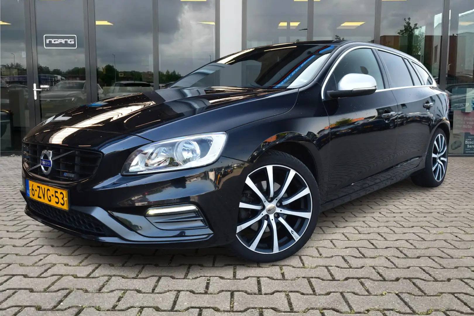 Volvo V60 1.6 T3 R-Design | Trekhaak | Navi | 18 Inch | Noir - 1