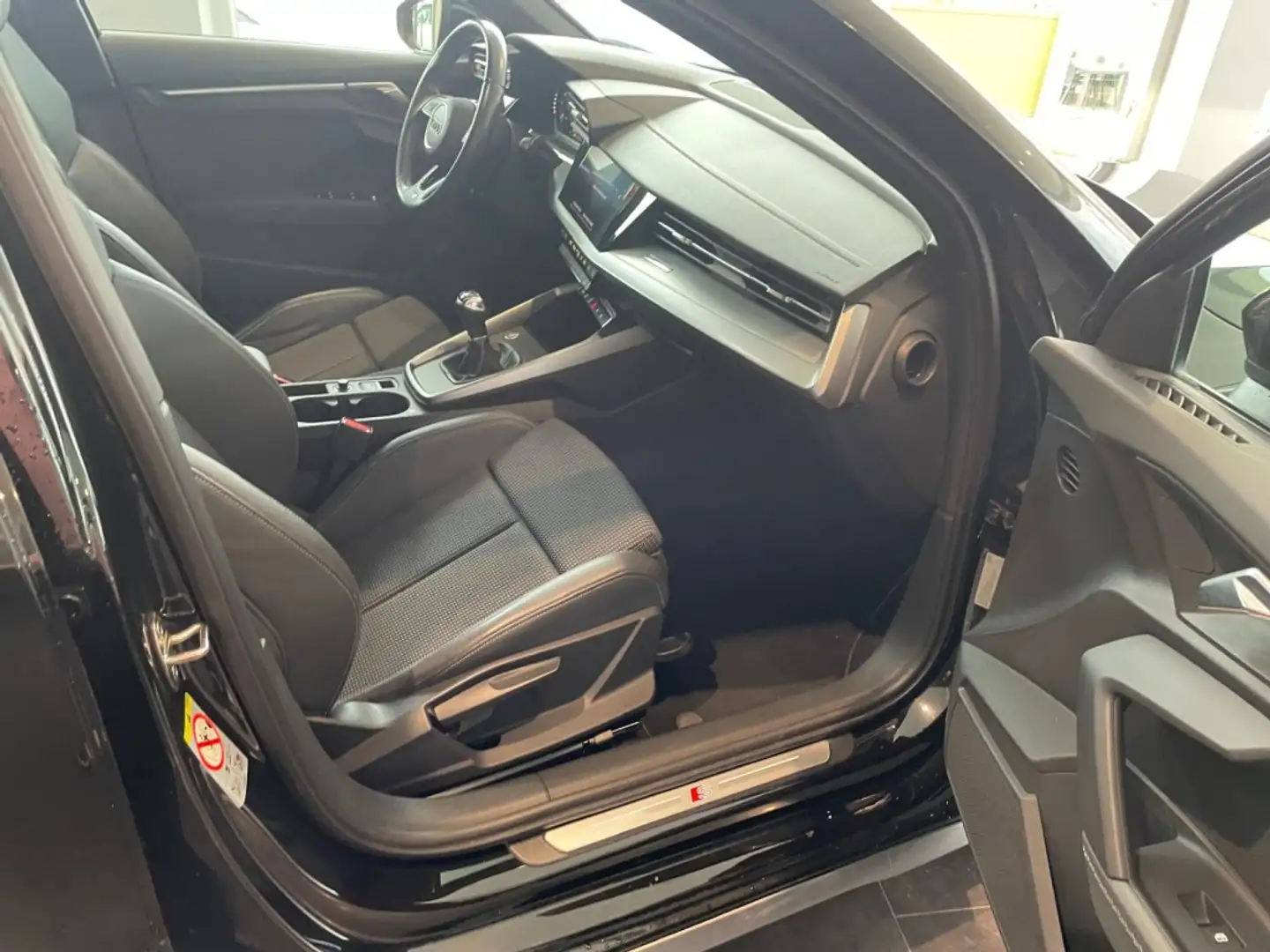 Audi A3 Sportback 30TDI S line Noir - 2