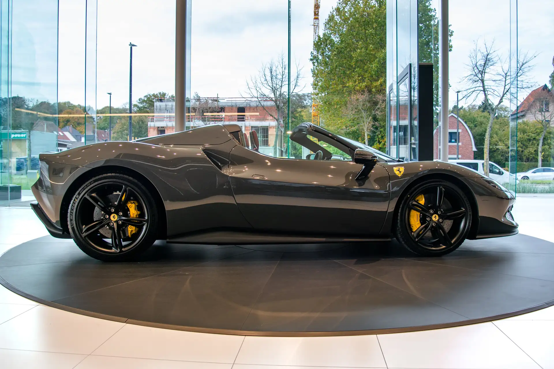페라리 296 GTS 2025 블랙 사진 3