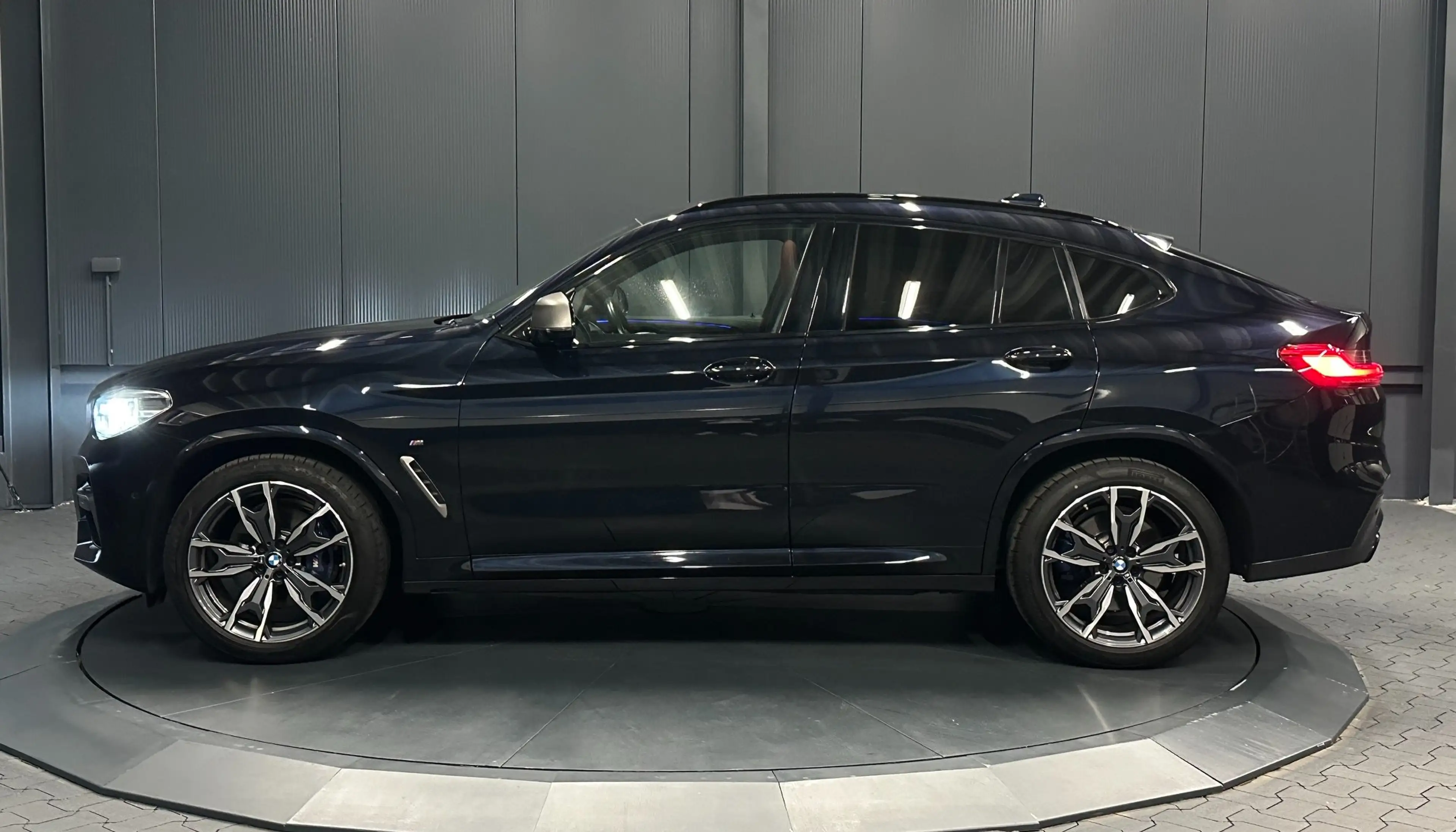 BMW X4 M 40 d *LEDER/Rot*PANORAMA*Innovation*Shadow*ACC* — photo 2