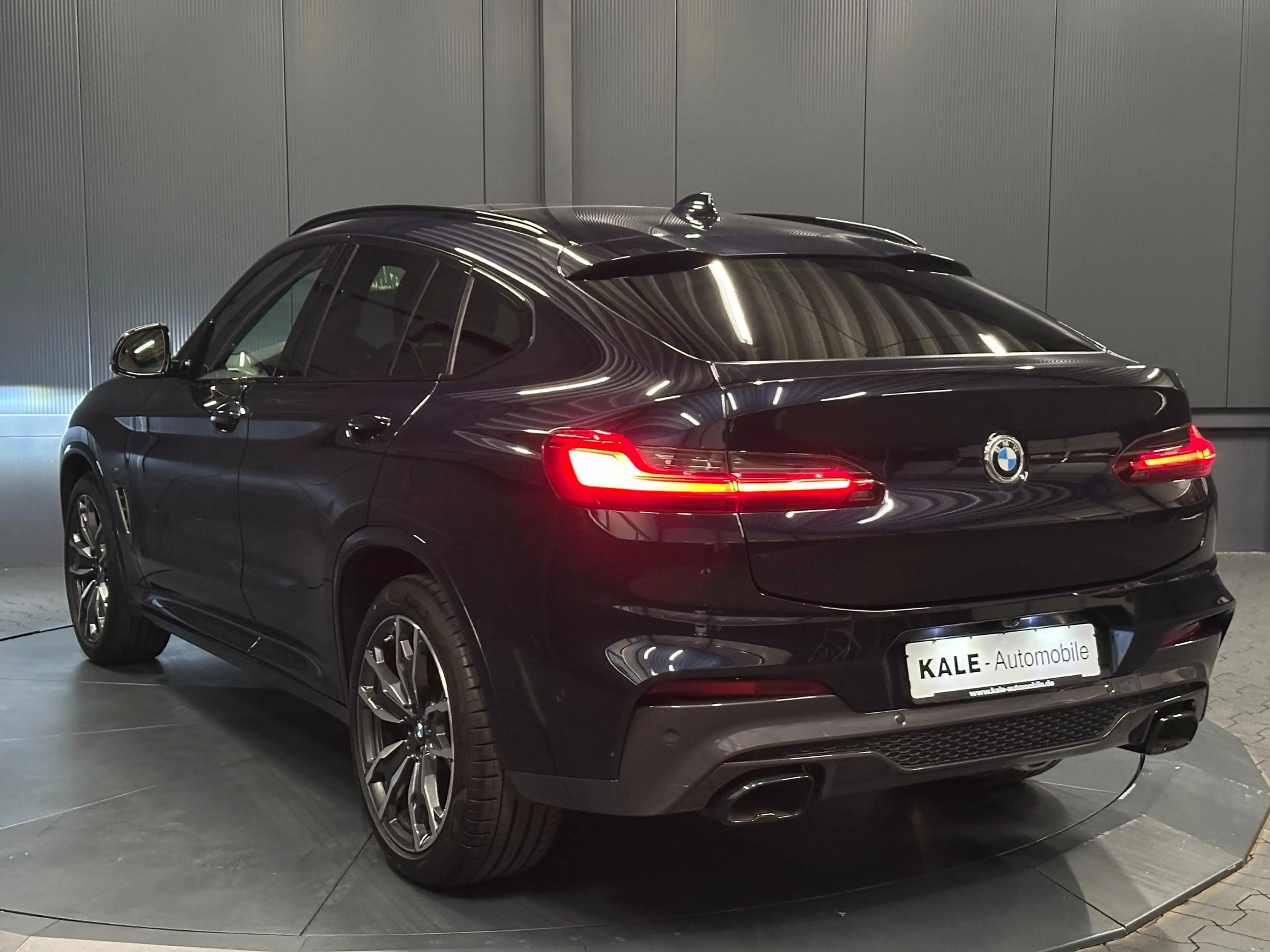 BMW X4 M 40 d *LEDER/Rot*PANORAMA*Innovation*Shadow*ACC* — photo 3