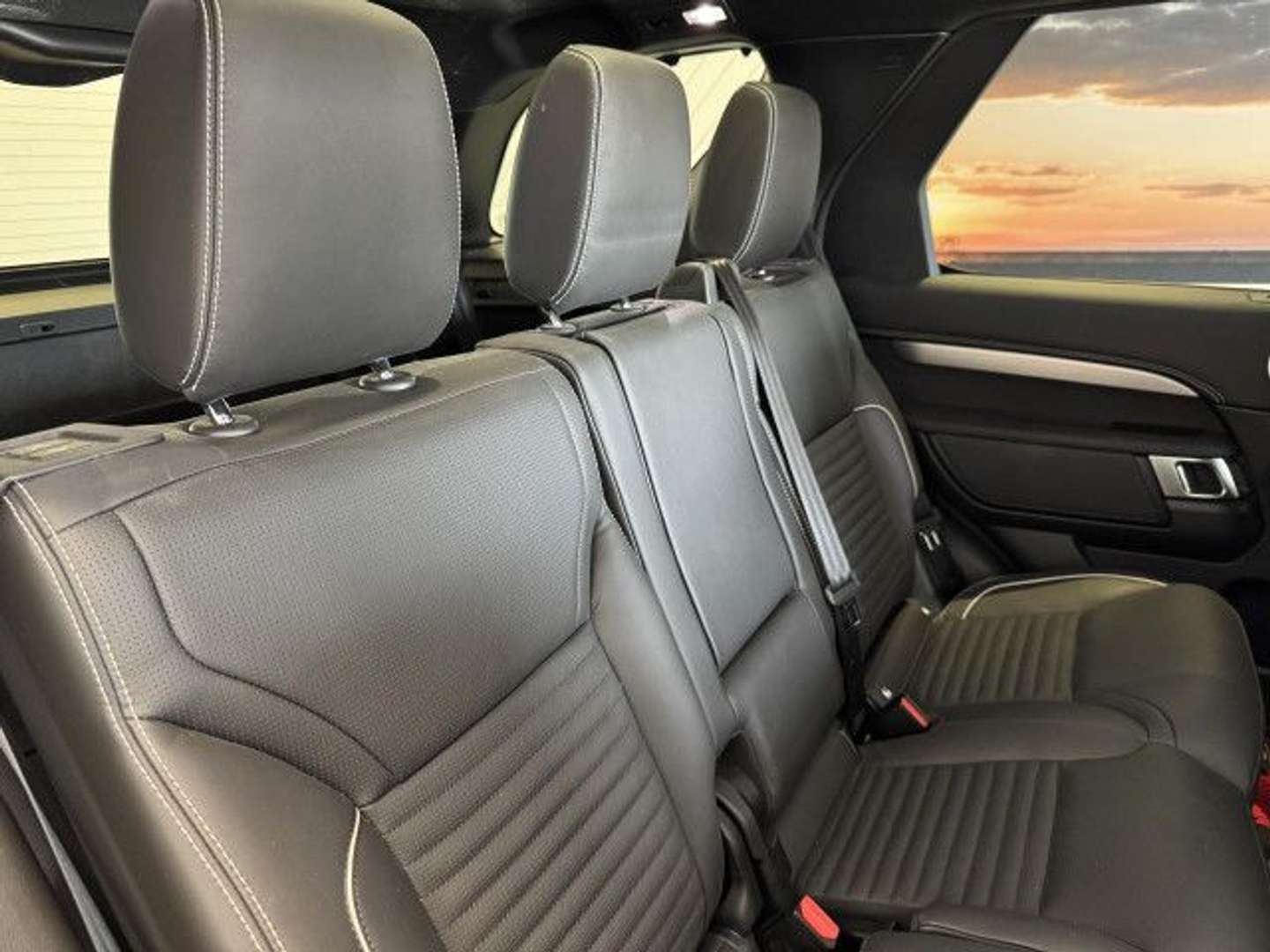 Land Rover Discovery D300 R-Dyn HSE -  - Joinsteer - #5