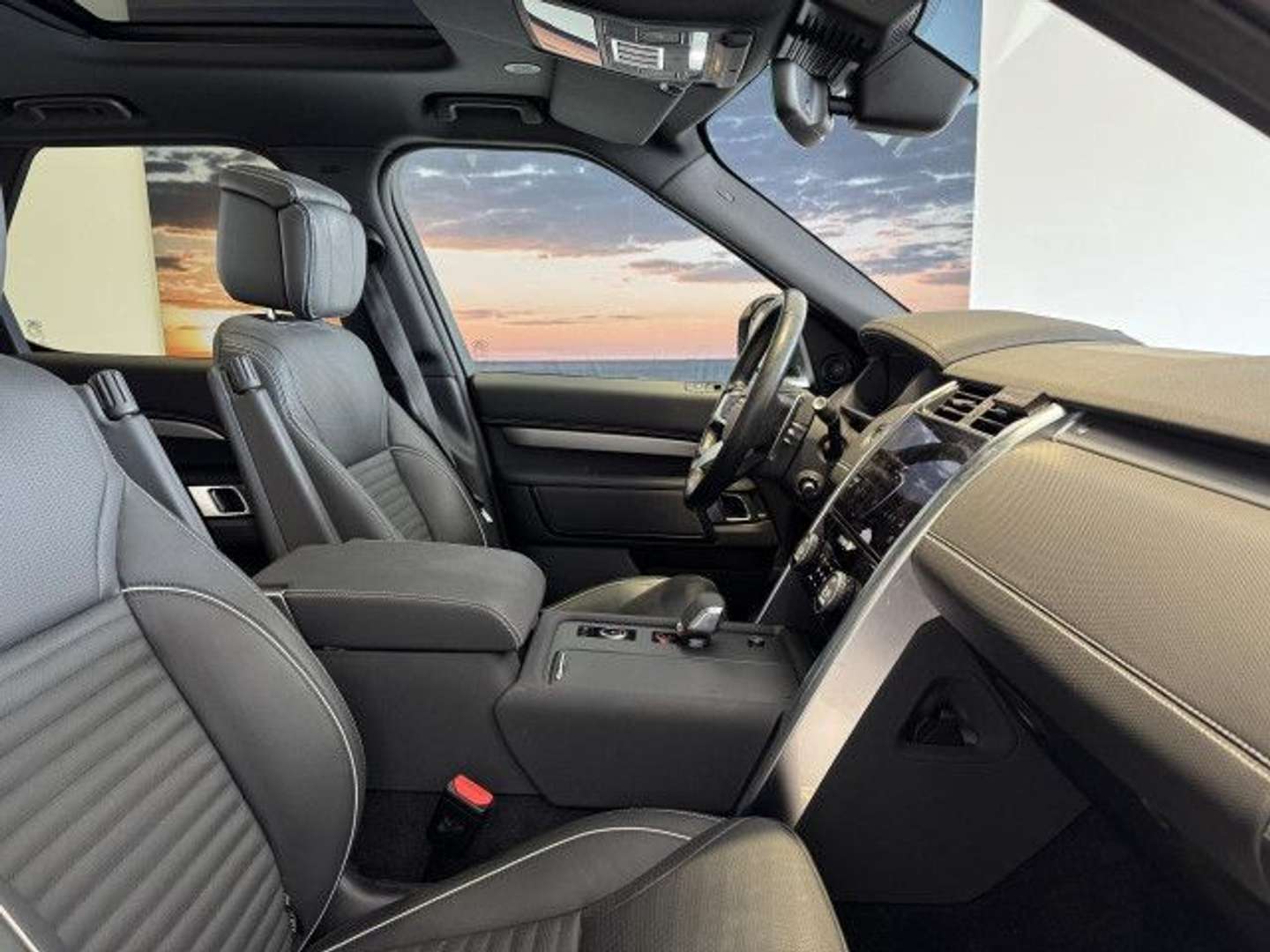 Land Rover Discovery D300 R-Dyn HSE -  - Joinsteer - #3