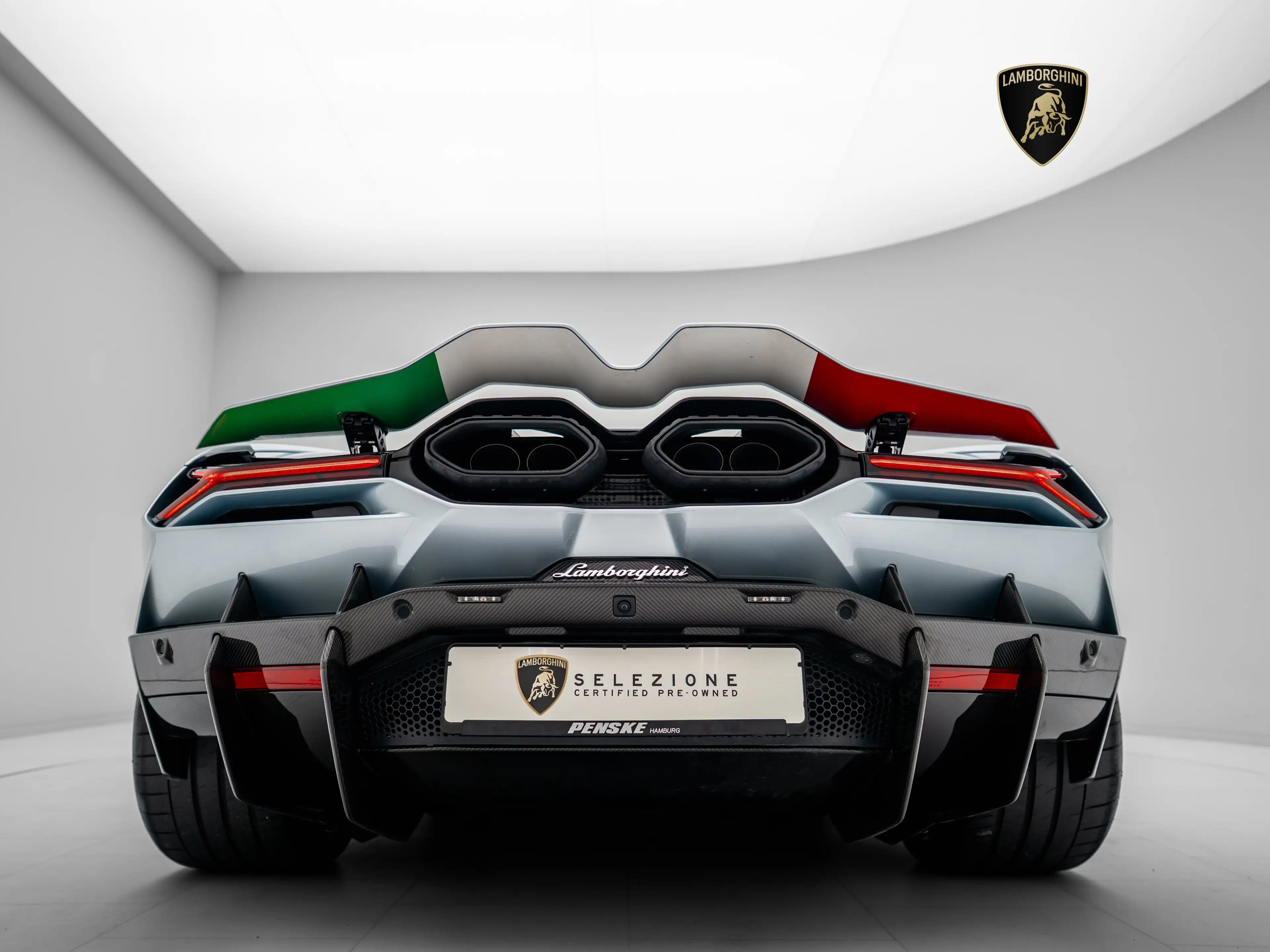 Lamborghini Revuelto I Lamborghini Hamburg I AZZURRO THETYS — photo 10