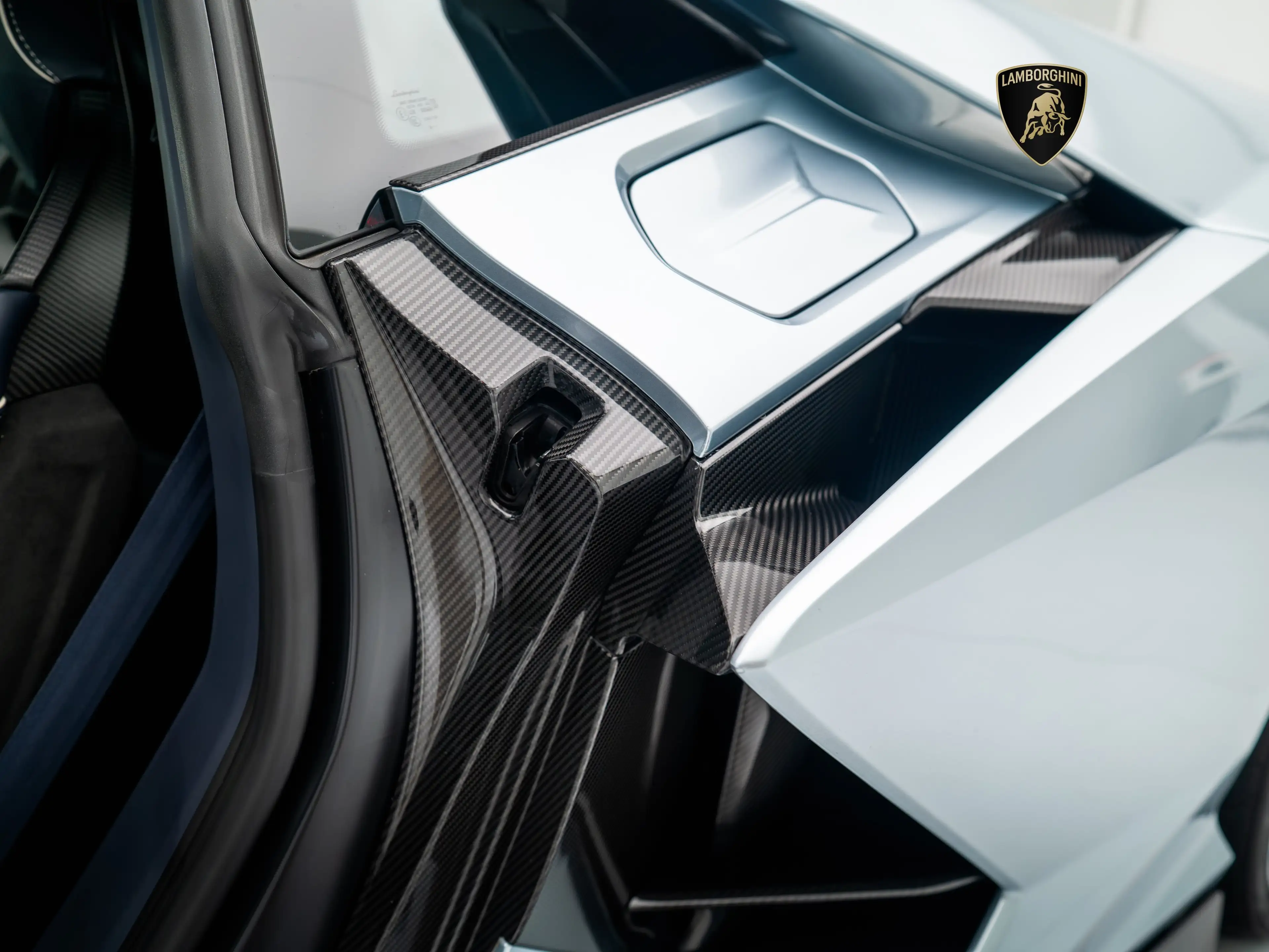 Lamborghini Revuelto I Lamborghini Hamburg I AZZURRO THETYS — photo 15