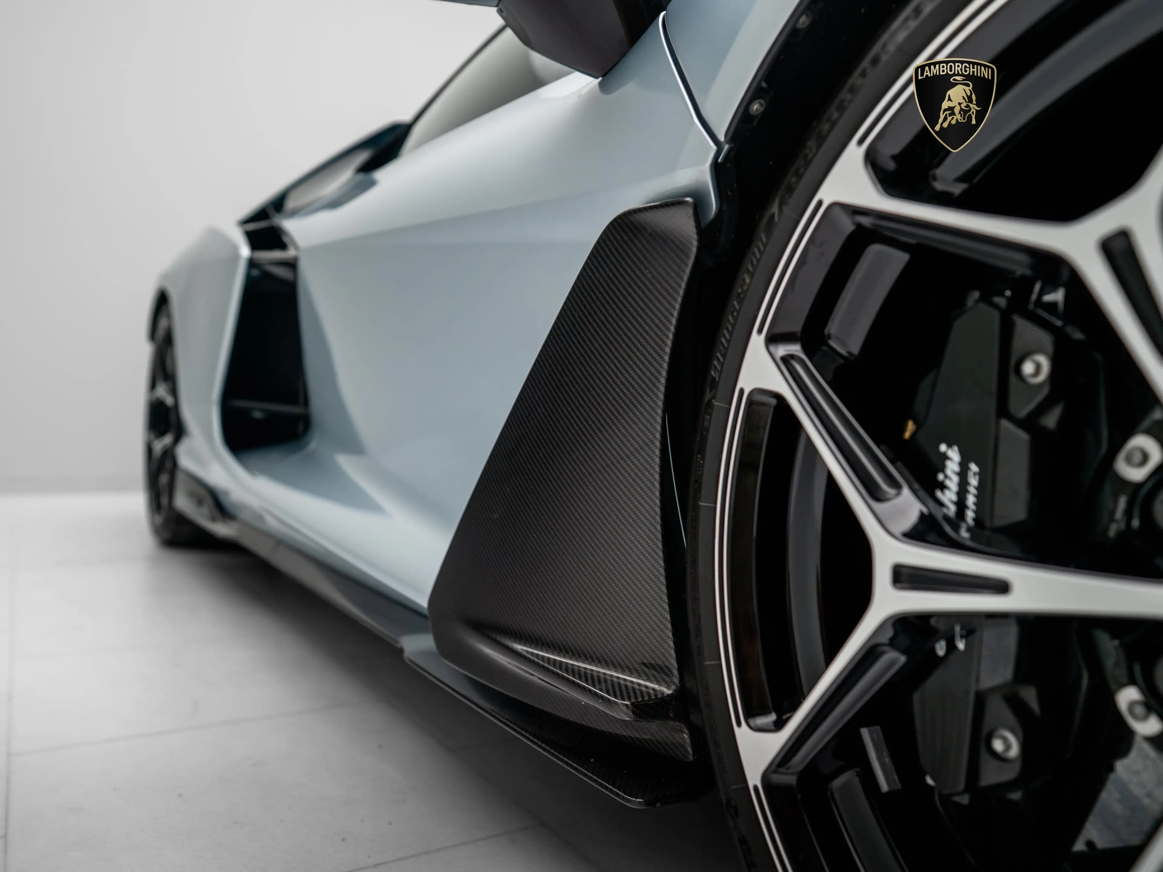 Lamborghini Revuelto I Lamborghini Hamburg I AZZURRO THETYS — photo 11