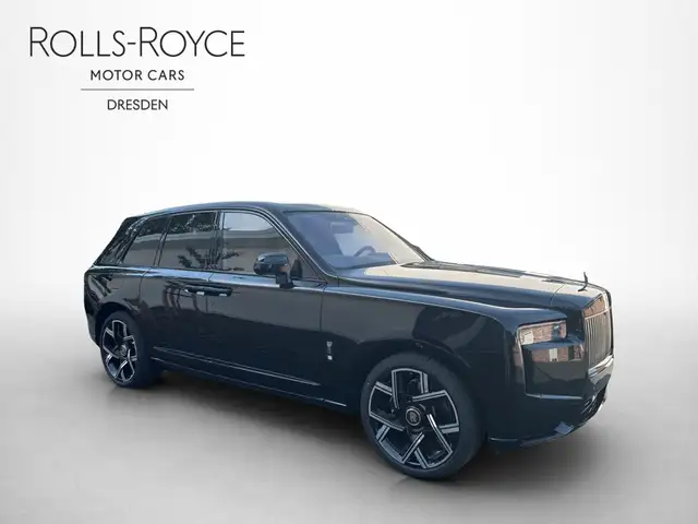 Rolls-Royce Cullinan view 8