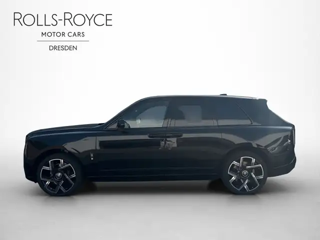 Rolls-Royce Cullinan view 3