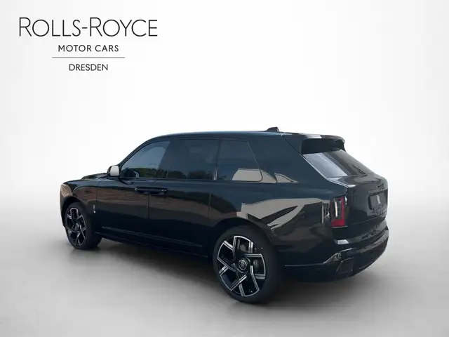 Rolls-Royce Cullinan view 4