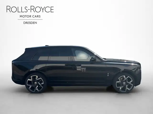 Rolls-Royce Cullinan view 7